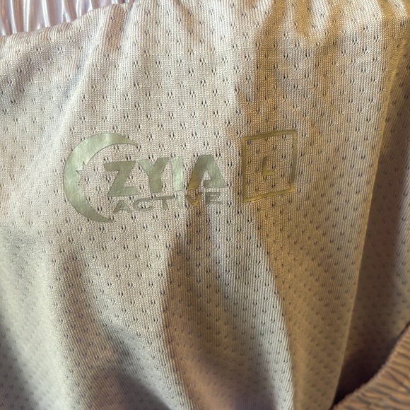 Zyia Active Lilac Shine Bomber Short Size Large Like New - Picture 5 of 7